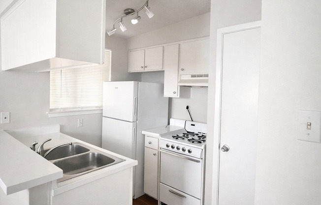 104 W. 38th 1/2 Street