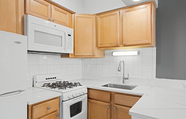 Studio, 1 bath, 275 sqft, $1,350, Unit 341