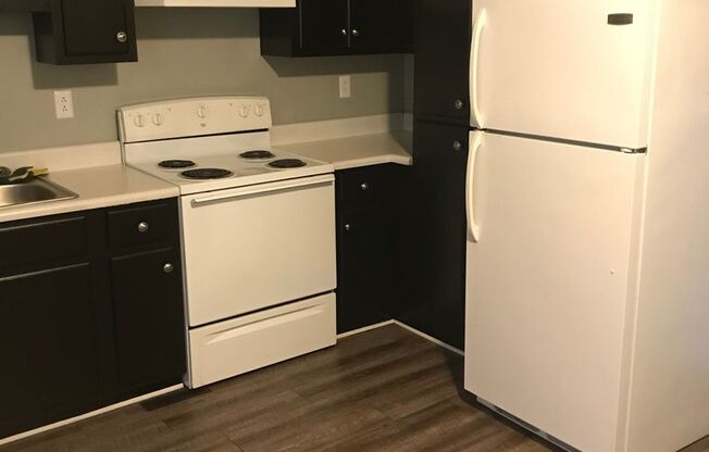 1 bed, 1 bath, 750 sqft, $1,100, Unit F01