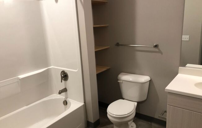 1 bed, 1 bath, 807 sqft, $1,425, Unit B02
