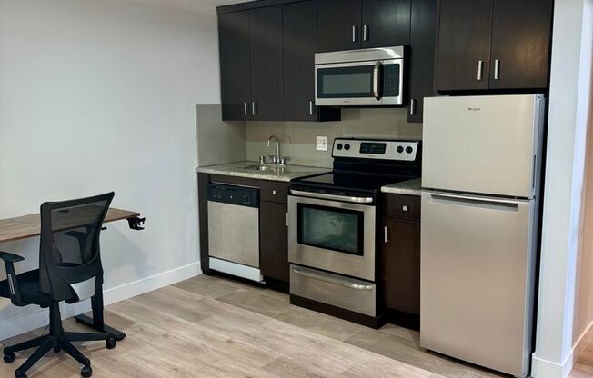 2405 Roscomare Rd LLC