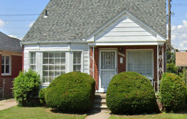 3 bedroom, 1 bath home near 8 mile and Hayes with basement and garage $1200 per month