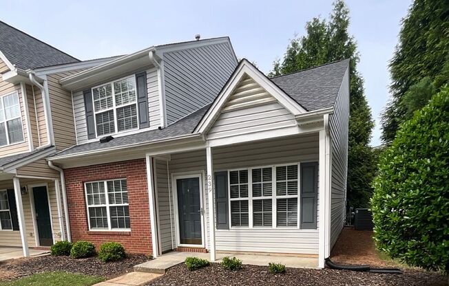 Charming 3 bdrm/ 2.5 bthrm End Unit Townhome!
