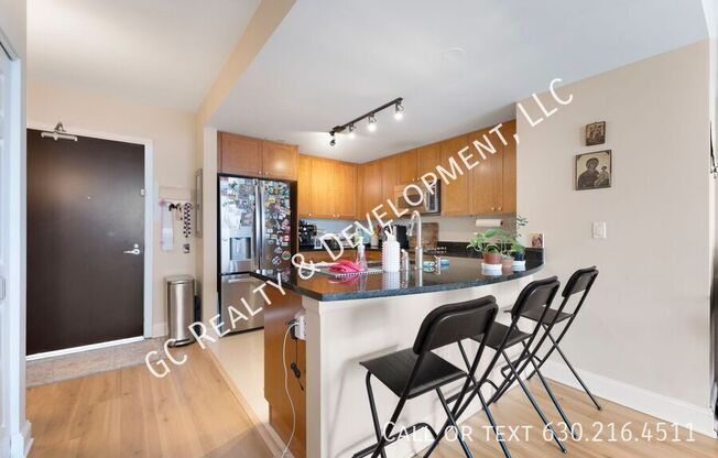 807 Davis St