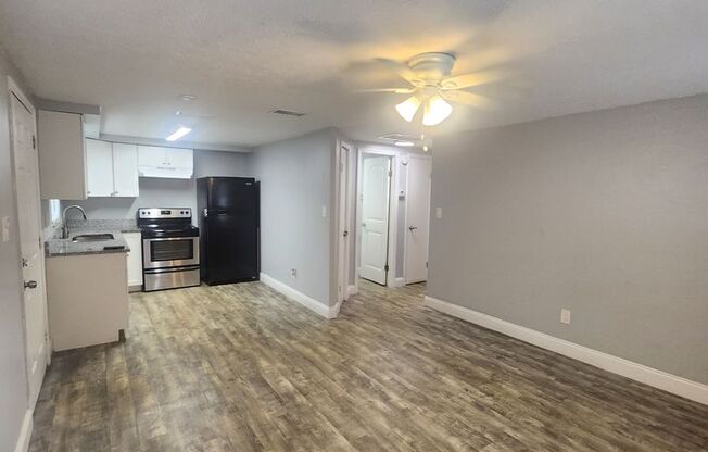2 beds, 1 bath, 900 sqft, $1,495, Unit 8017