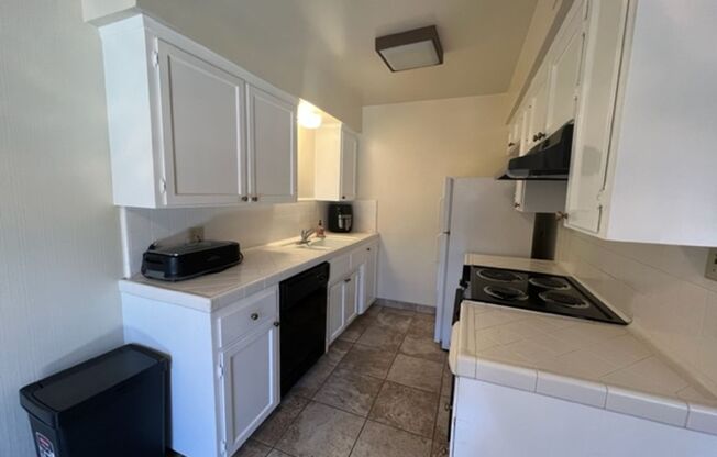 1 bed, 1 bath, $1,295