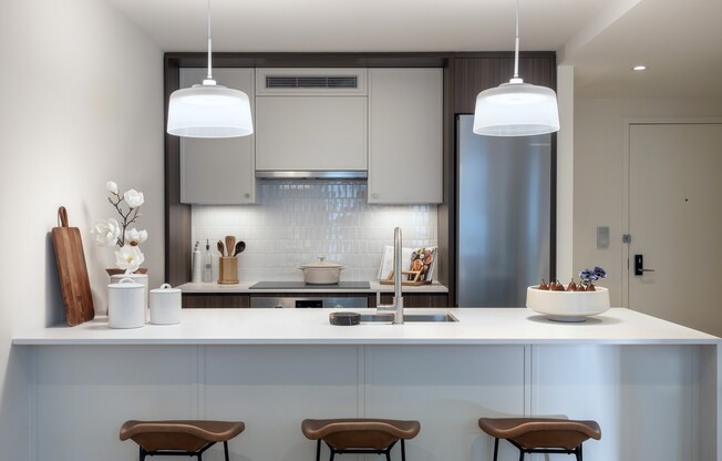 1 bed, 1 bath, 688 sqft, $6,988