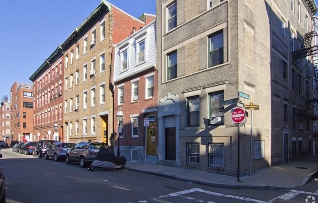 3 beds, 1 bath, 1,000 sqft, $3,800, Unit 4