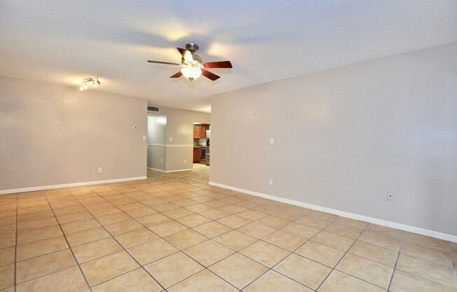 Beautiful 2/2.5 Cozy Condo with a Screened Patio in Whisperwood - Winter Park!