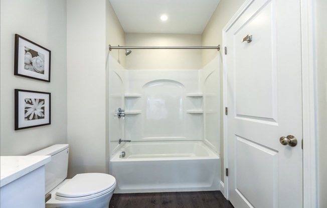 2 beds, 2 baths, 1,000 sqft, $3,350, Unit 412