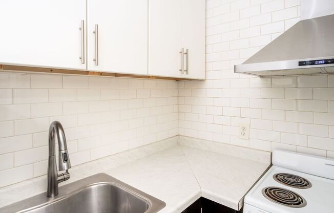 Studio, 1 bath, 400 sqft, $895, Unit 210