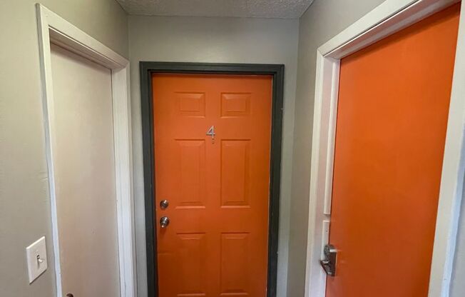 1 bed, 1 bath, 800 sqft, $1,000, Unit 4