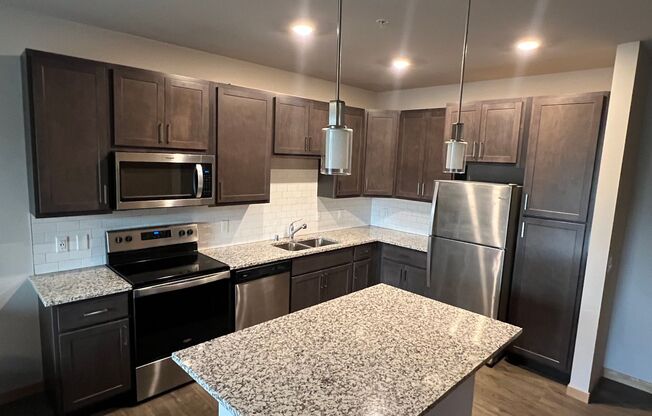 2 beds, 2 baths, 998 sqft, $2,470, Unit 207