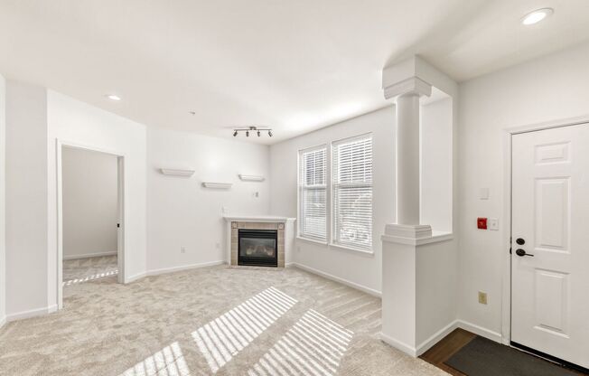 Well-Equipped 2 Bed 2 Bath Sonoma Villero Condo w/ Community Pool, Hot Tub & Exercise Room!