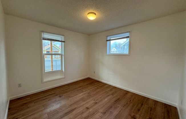 1 bed, 1 bath, 900 sqft, $1,095, Unit 5012 N Regal St