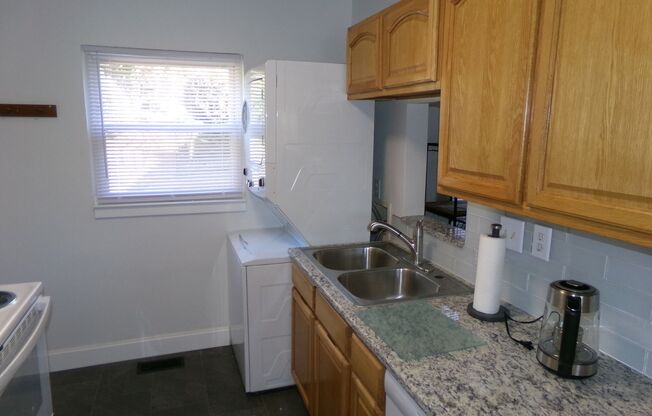 2 beds, 1 bath, $1,600