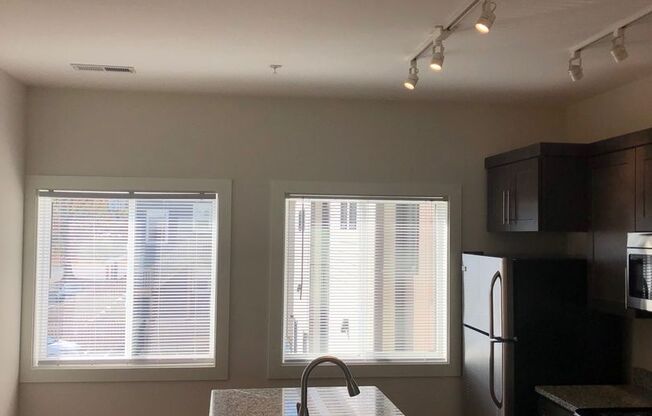 2 beds, 2 baths, 909 sqft, $1,849, Unit 1300-10