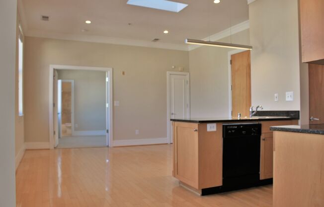 2 beds, 2 baths, 820 sqft, $4,050, Unit 312