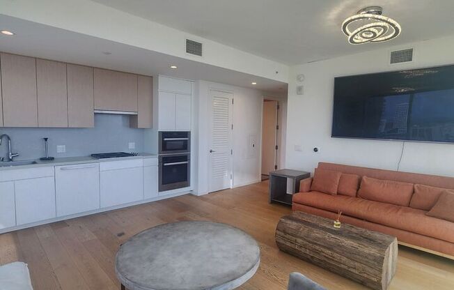 1 bed, 1 bath, 823 sqft, $3,700, Unit 4102