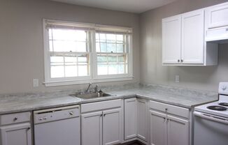 Renovated 2 Bedroom 1 1/2 Bath Townhome - 1 Block From Winthrop