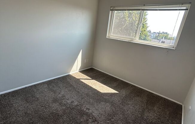 3 beds, 2 baths, 1,390 sqft, $2,995, Unit 402