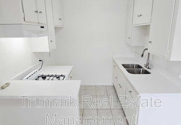337 E TUJUNGA AVE