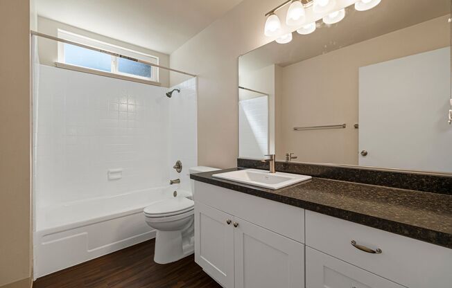 2 beds, 1 bath, 905 sqft, $1,450