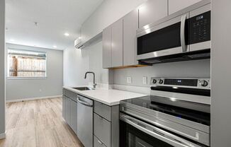 7150 N GREENWICH AVE