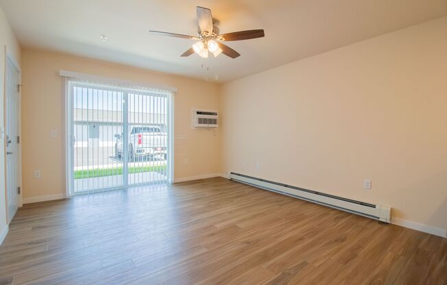1 bed, 1 bath, 653 sqft, $1,274, Unit EC 4225-14