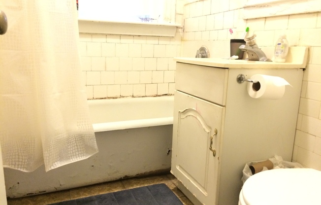 1 bed, 1 bath, 635 sqft, $2,500, Unit 01-027