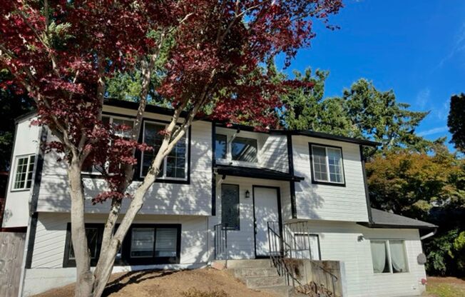 4BR | 3BA Spacious House with Large Backyard