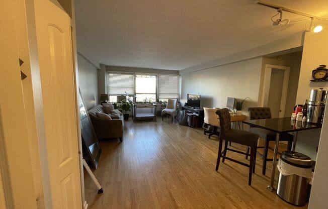 1 bed, 1 bath, 700 sqft, $1,900, Unit 418-0709