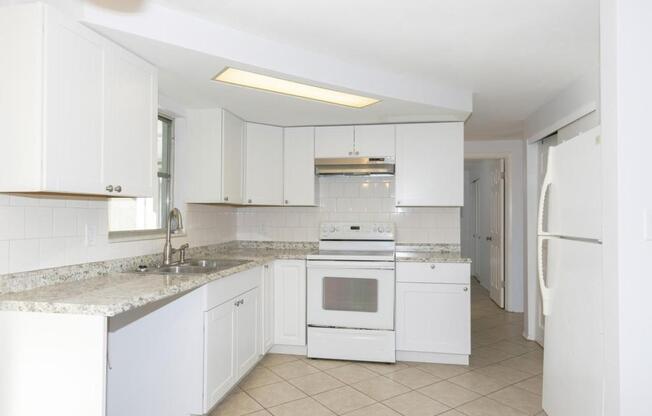 1131 DARTMOUTH DR