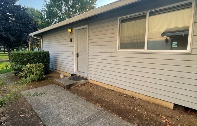 2 Bedroom Duplex Near the Jim Parsley Community Center!