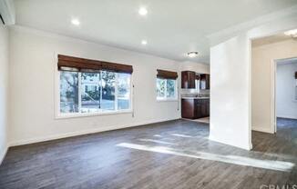 296 N Oakland Apartments living and dining area