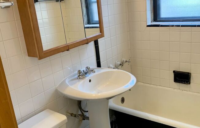 Studio, 1 bath, 300 sqft, $1,435, Unit 644-411