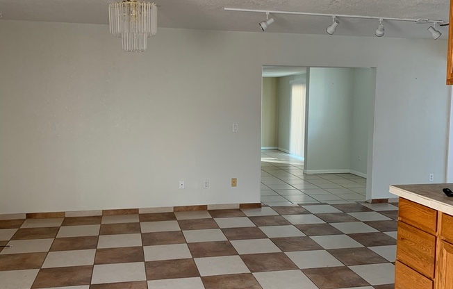 2 beds, 2 baths, $1,600