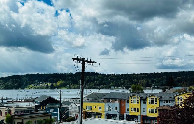 Newly Remodeled Apartment in the Center of Downtown Poulsbo!