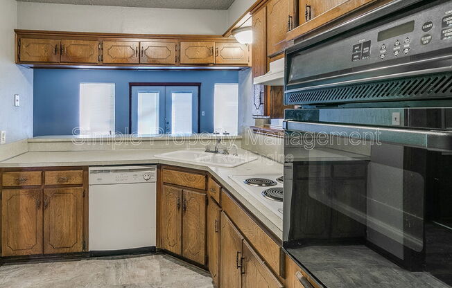 1902 N MOULTON CT