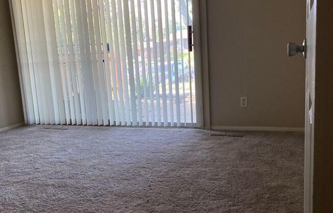 2 beds, 1 bath, 764 sqft, $825, Unit 11C