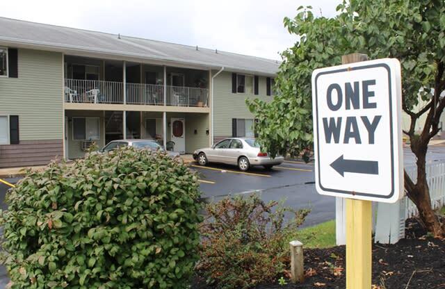 One way sign in front of Entrance