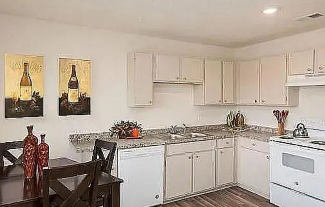 2 beds, 1 bath, 900 sqft, $995, Unit 18