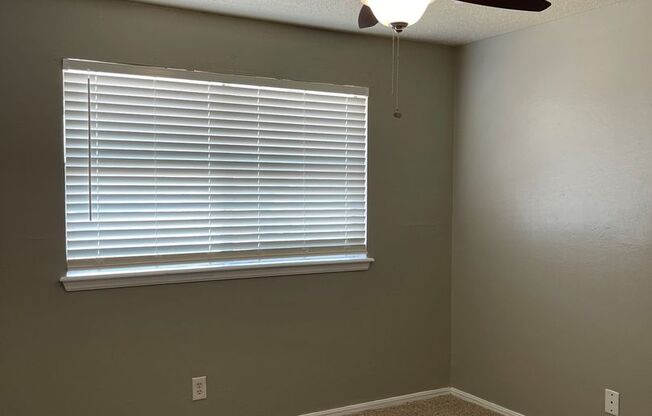 2 beds, 1 bath, 875 sqft, $849, Unit 1200-5