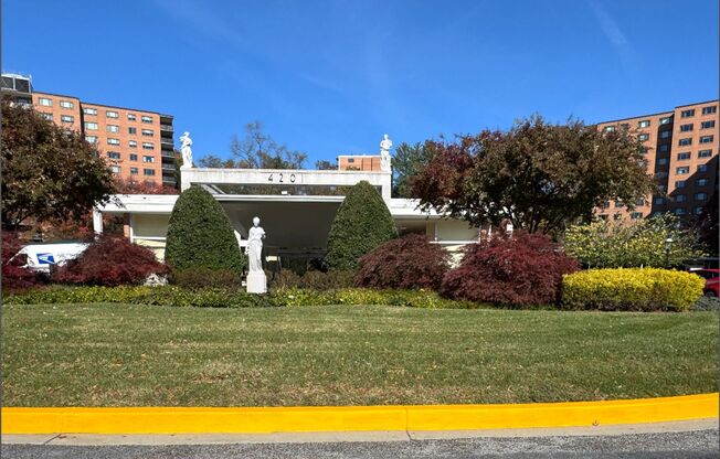 Lovely 1 BR/1 BA Condo in Wesley Heights!