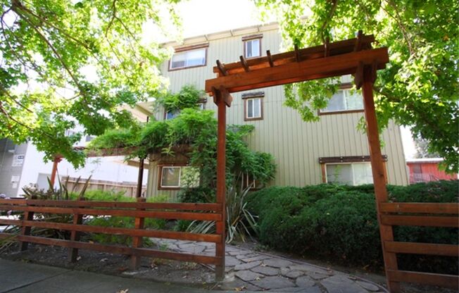 2132 Roosevelt