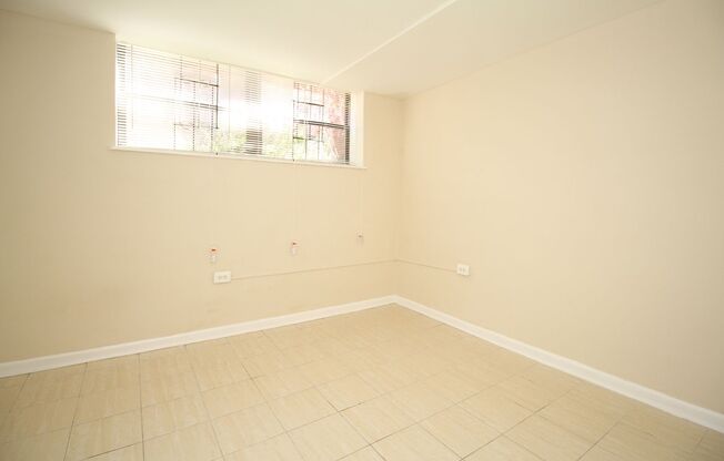2 beds, 1 bath, 596 sqft, $1,795, Unit 2900-G