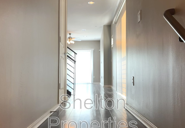 525 W Lakeside Dr