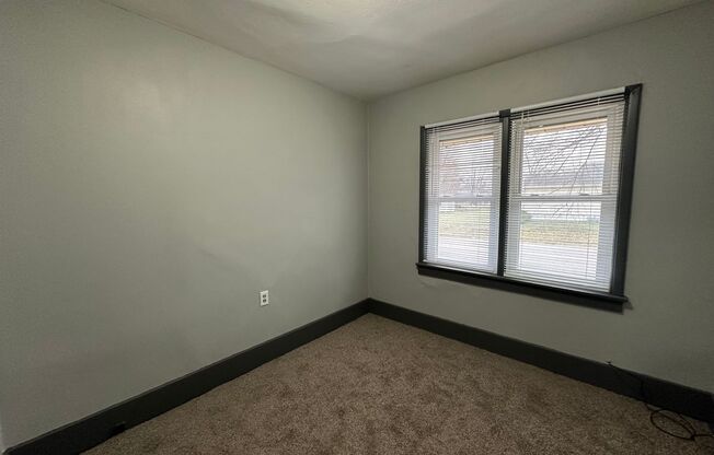 3 beds, 1 bath, $875