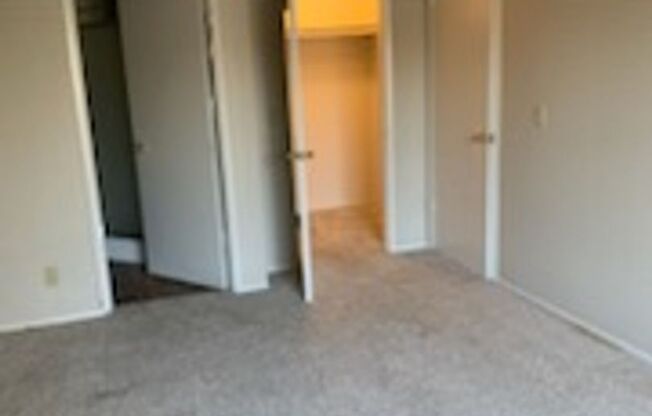 2 beds, 2 baths, 925 sqft, $1,595, Unit 7475 Stockton Blvd #59