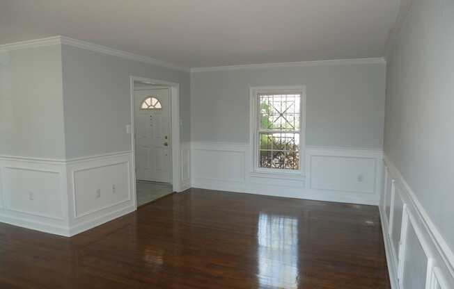 4 Bedroom 3.5 Bath Corner Unit Townhouse on Federal Hill Court in Falls Church For RENT!
